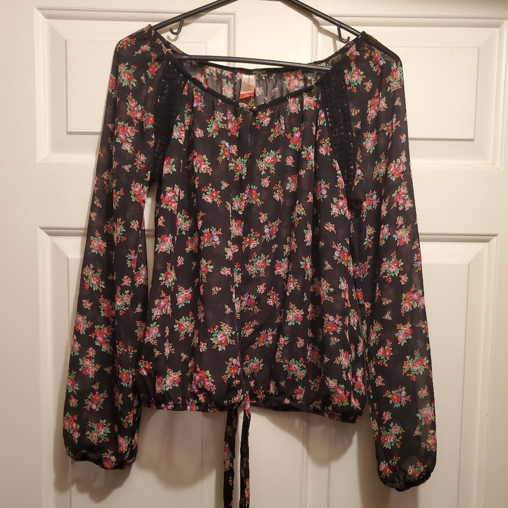 No Boundaries floral top